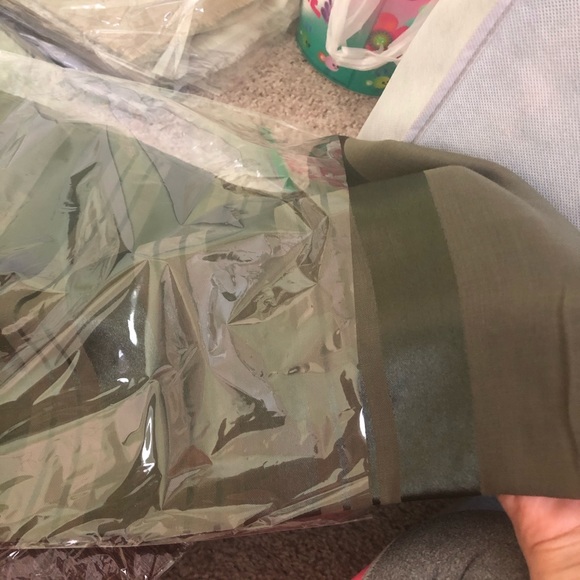 Clothes - Picture 8 of 16